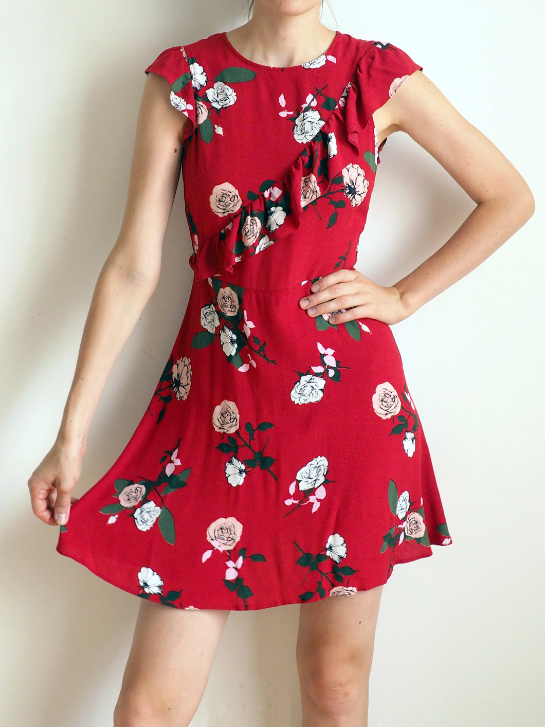 Červené květované šaty